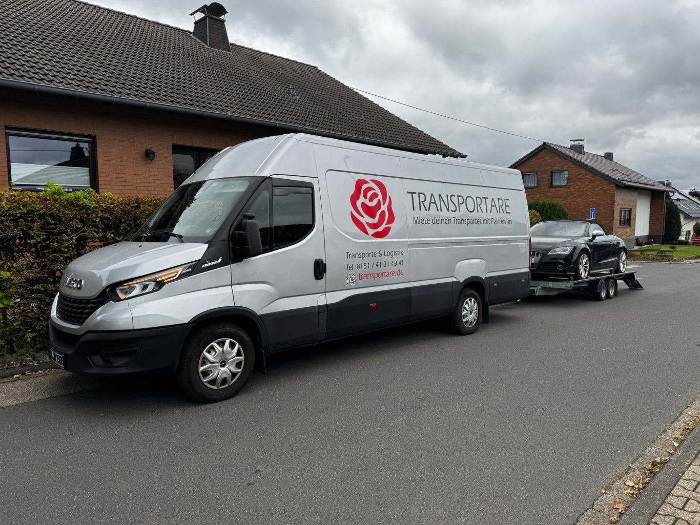 Transporter mit Autotransportanhänger TRANSPORTARE Transporter Miete einen Transporter mit Fahrer Fahrerin Siegburg Bonn Köln Rhein Sieg