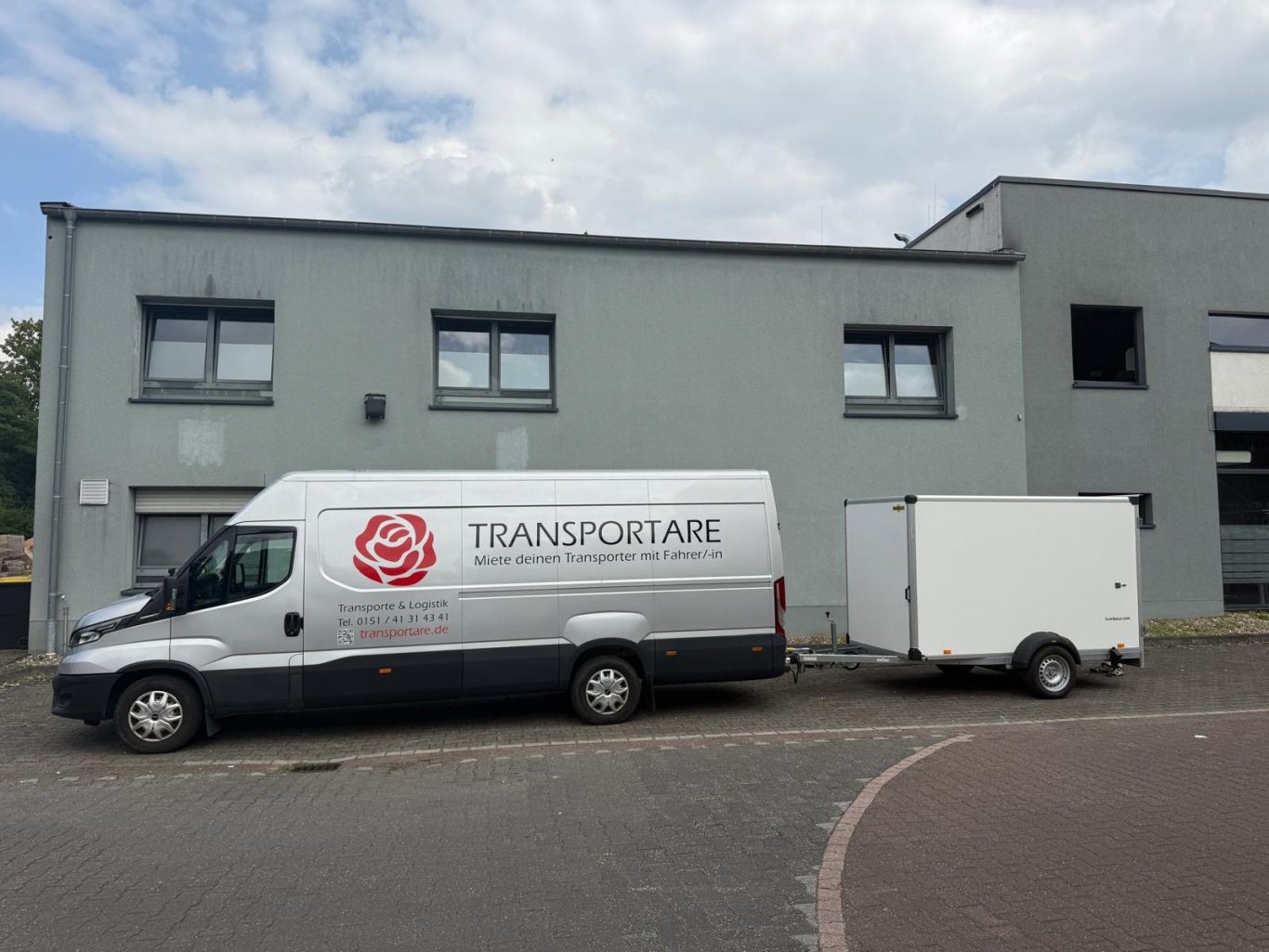 Zusätzlicher Anhänger nach Absprache möglich TRANSPORTARE Transporter Miete einen Transporter mit Fahrer Fahrerin Siegburg Bonn Köln Rhein Sieg