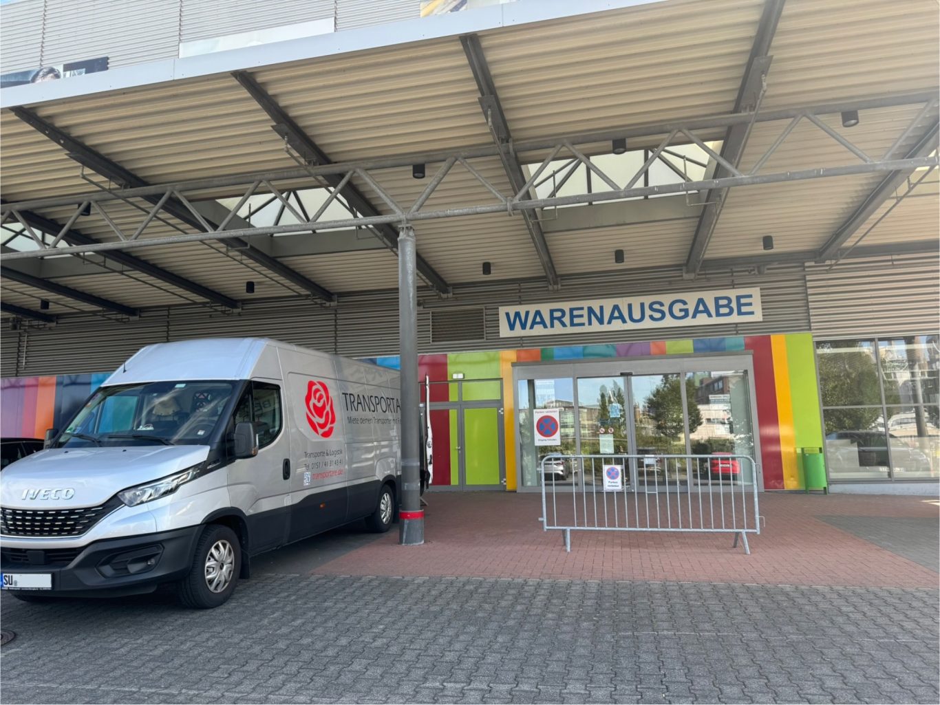 Abholung von Neumöbeln für einen Kunden TRANSPORTARE Transporter Miete einen Transporter mit Fahrer Fahrerin Siegburg Bonn Köln Rhein Sieg